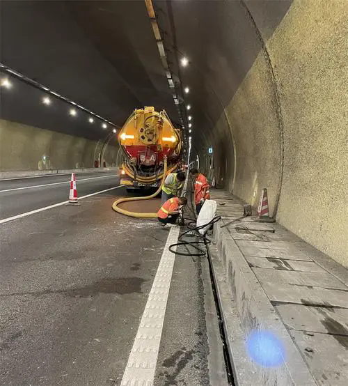 通榆隧道排水渠清淤